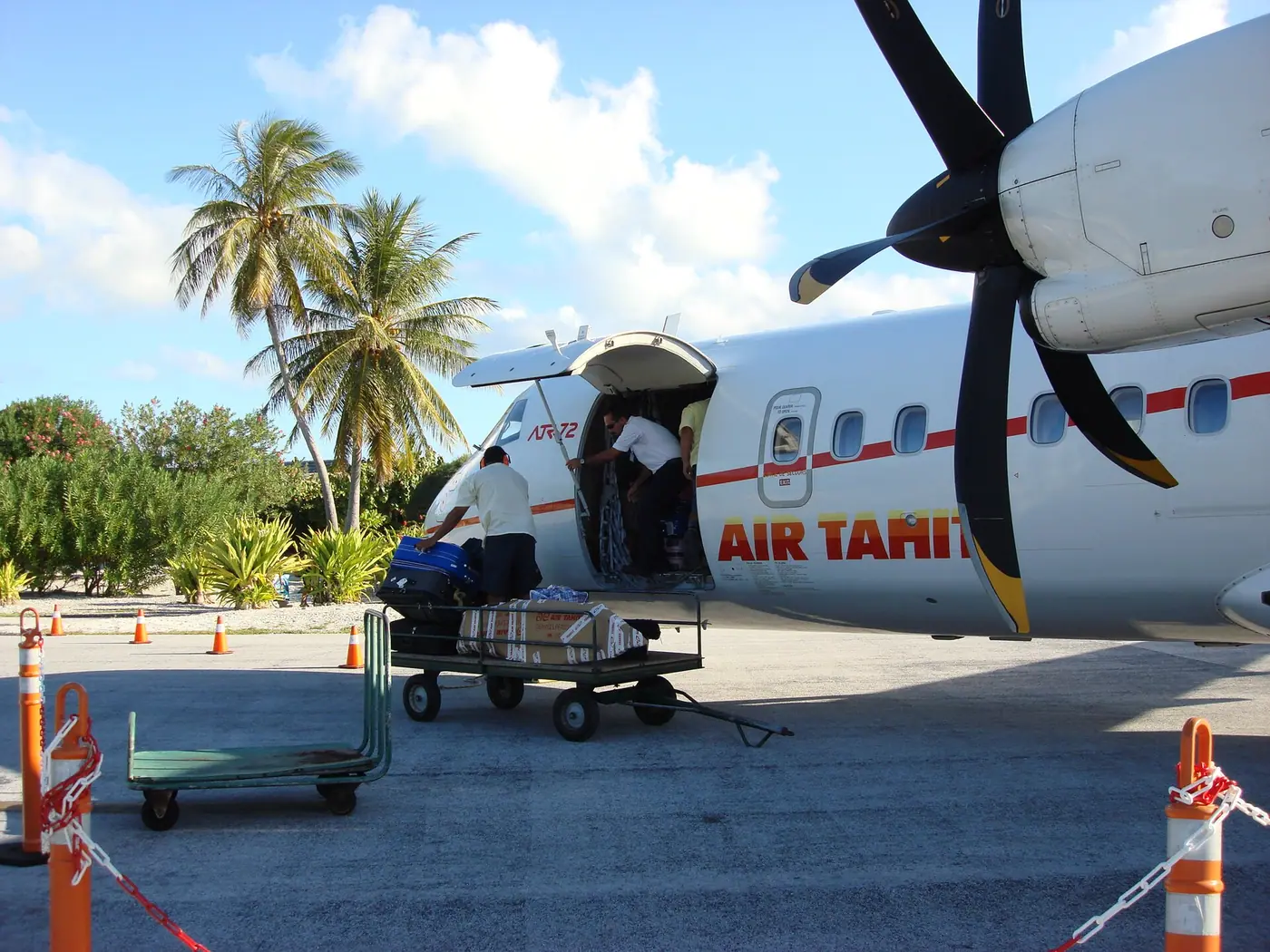 Avion se posant sur le motu Mute, Bora Bora