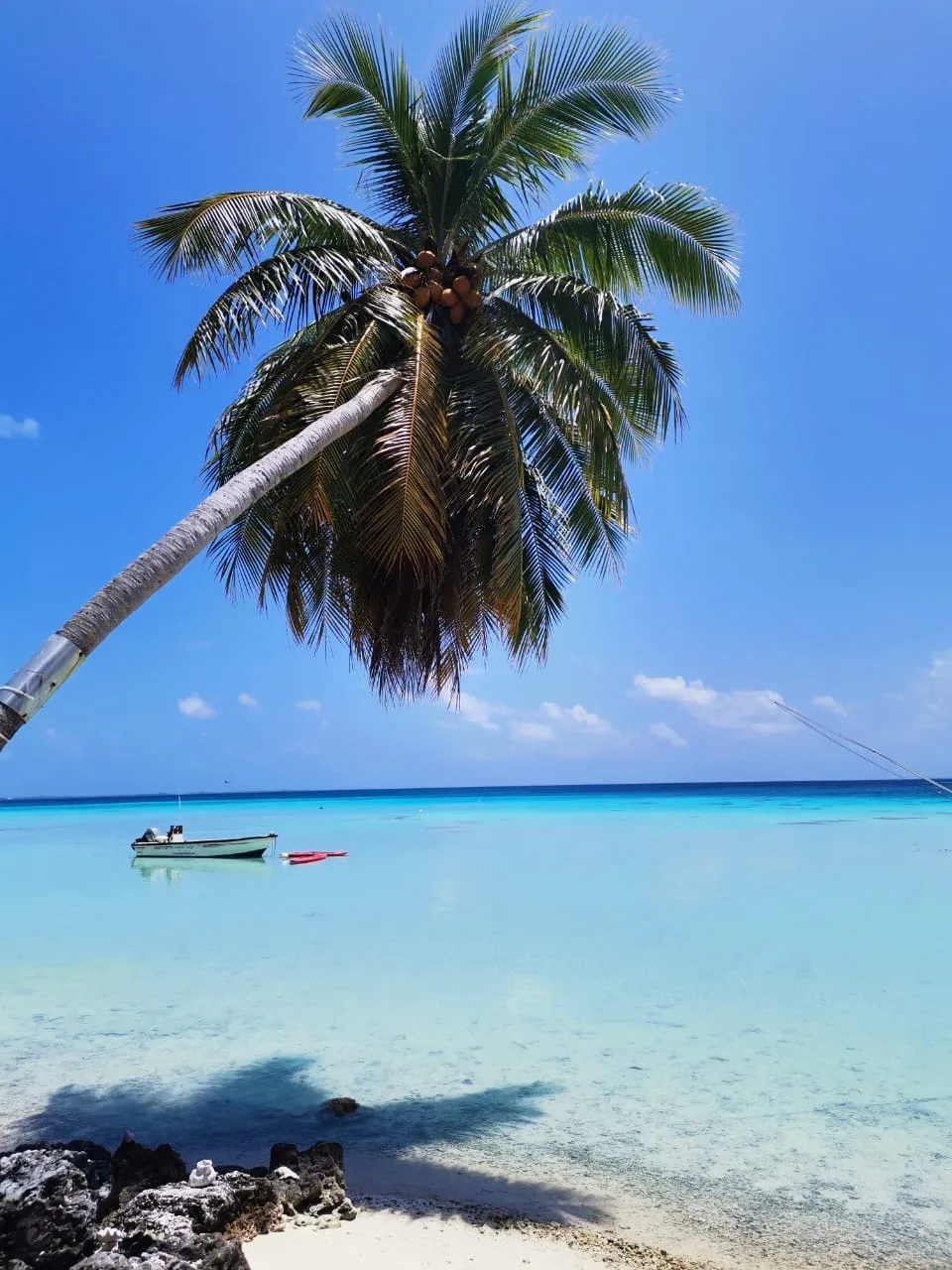 Lagon intérieur et motu de l’atoll d’Ahe