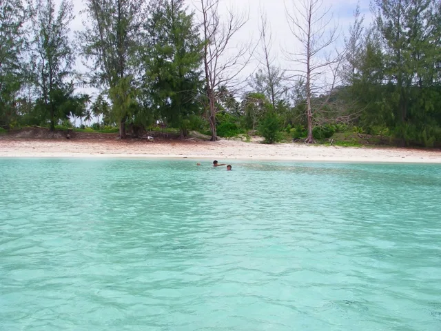 Plage de Maiao fréquentée par les habitants