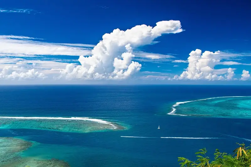 Océan, passe et reliefs de Moorea